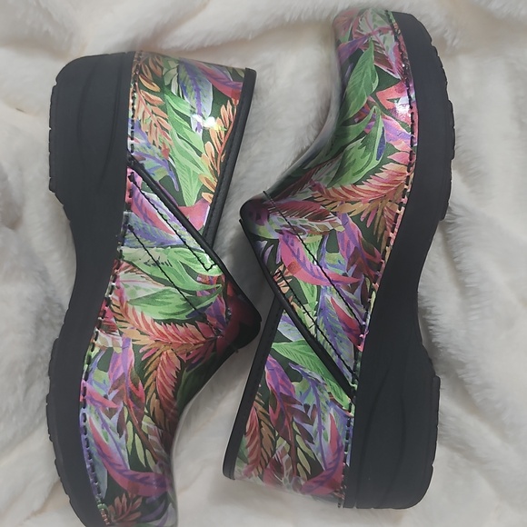 Dansko Professional Tropical Garden Patent Leather Clogs | XP 2.0 | EU 39 - Picture 3 of 9